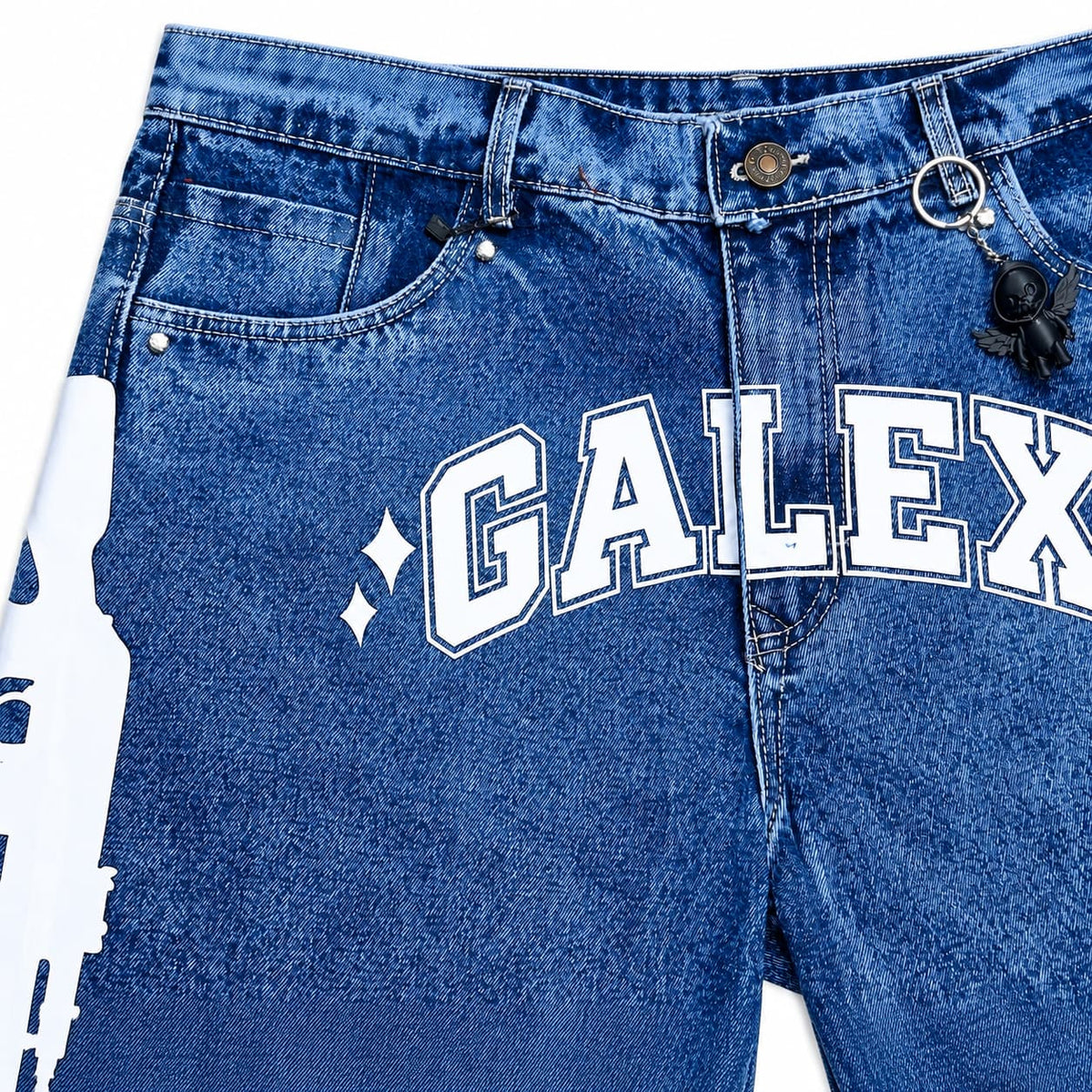 GALEX Varsity — Edición Cielo | Bermuda Jean Azul con Letras Varsity